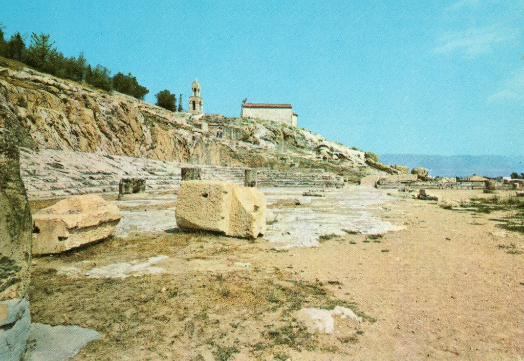 QUELQUES DÉBRIS DU MEGARON MYCENIEN.